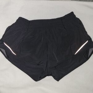 Lululemon Hotty Hot High-Rise Lined Shorts 2.5" Size 6 Black